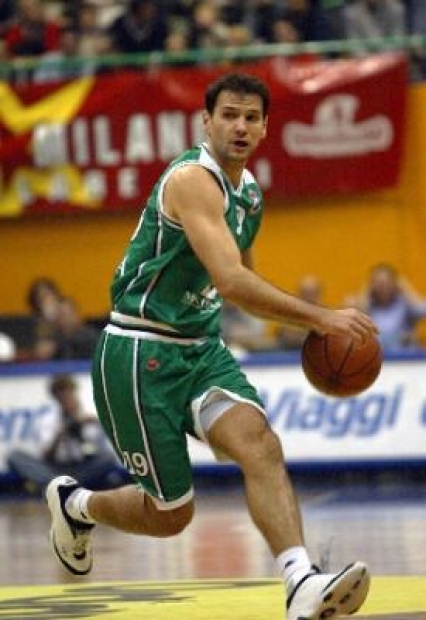 Nando Gentile a Milano da avversario con la maglia di Siena